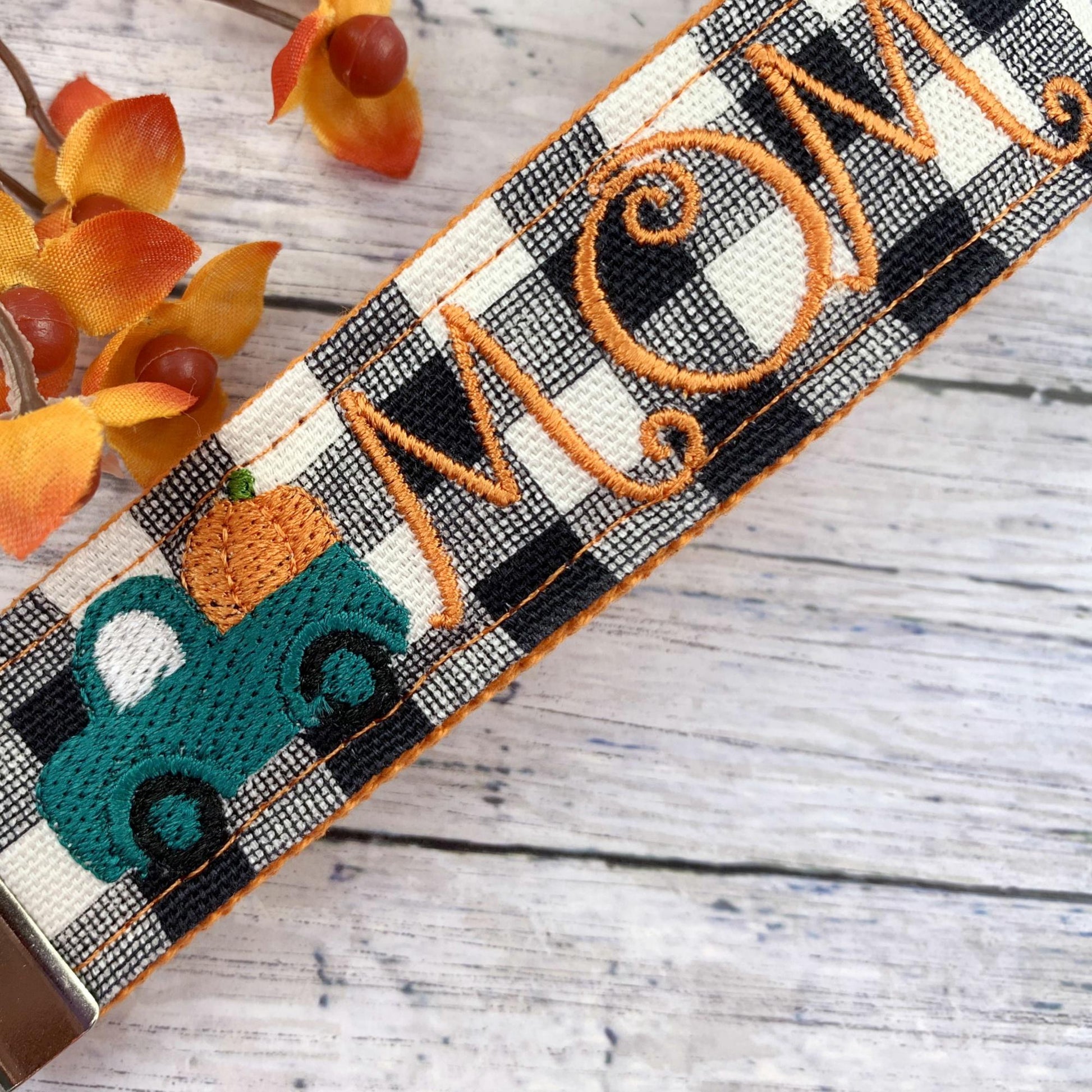 Handmade Fall Keychain, Pumpkin Keychain, Mom Gift, Mom Birthday Gift, Autumn Mom, Autumn Gifts, New Mom Gift Basket, Fall Birthday