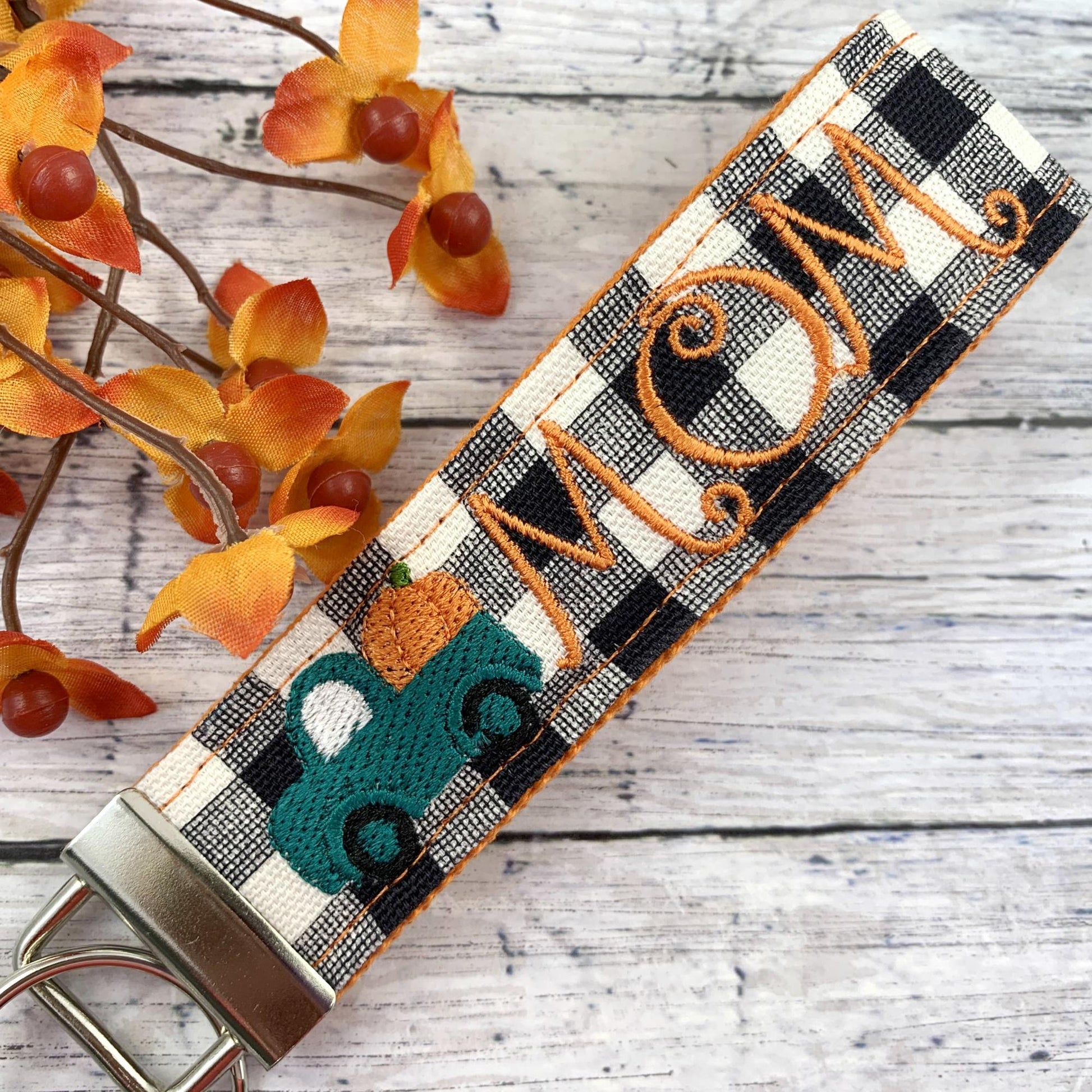 Handmade Fall Keychain, Pumpkin Keychain, Mom Gift, Mom Birthday Gift, Autumn Mom, Autumn Gifts, New Mom Gift Basket, Fall Birthday