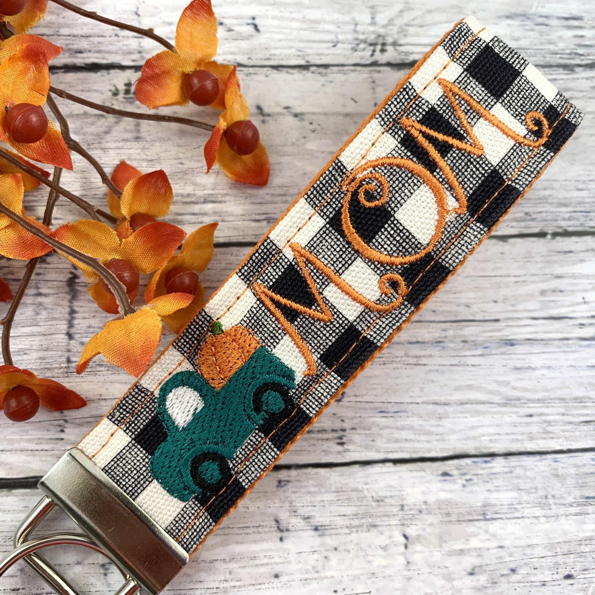 Handmade Fall Keychain, Pumpkin Keychain, Mom Gift, Mom Birthday Gift, Autumn Mom, Autumn Gifts, New Mom Gift Basket, Fall Birthday
