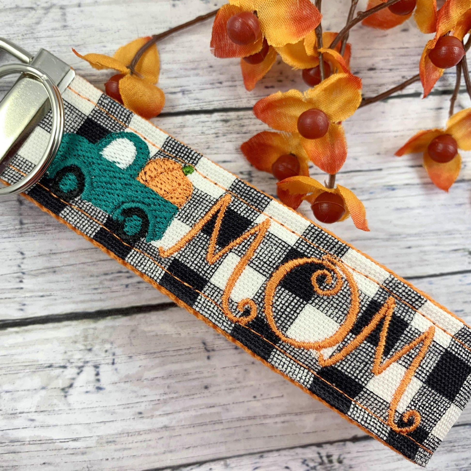 Handmade Fall Keychain, Pumpkin Keychain, Mom Gift, Mom Birthday Gift, Autumn Mom, Autumn Gifts, New Mom Gift Basket, Fall Birthday