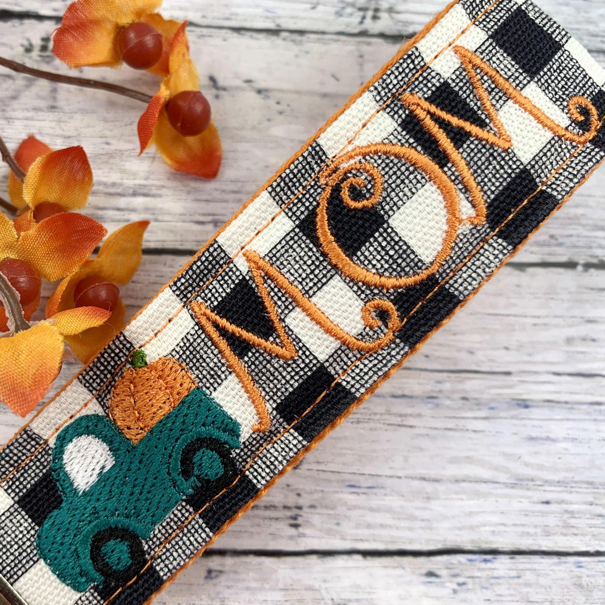 Handmade Fall Keychain, Pumpkin Keychain, Mom Gift, Mom Birthday Gift, Autumn Mom, Autumn Gifts, New Mom Gift Basket, Fall Birthday