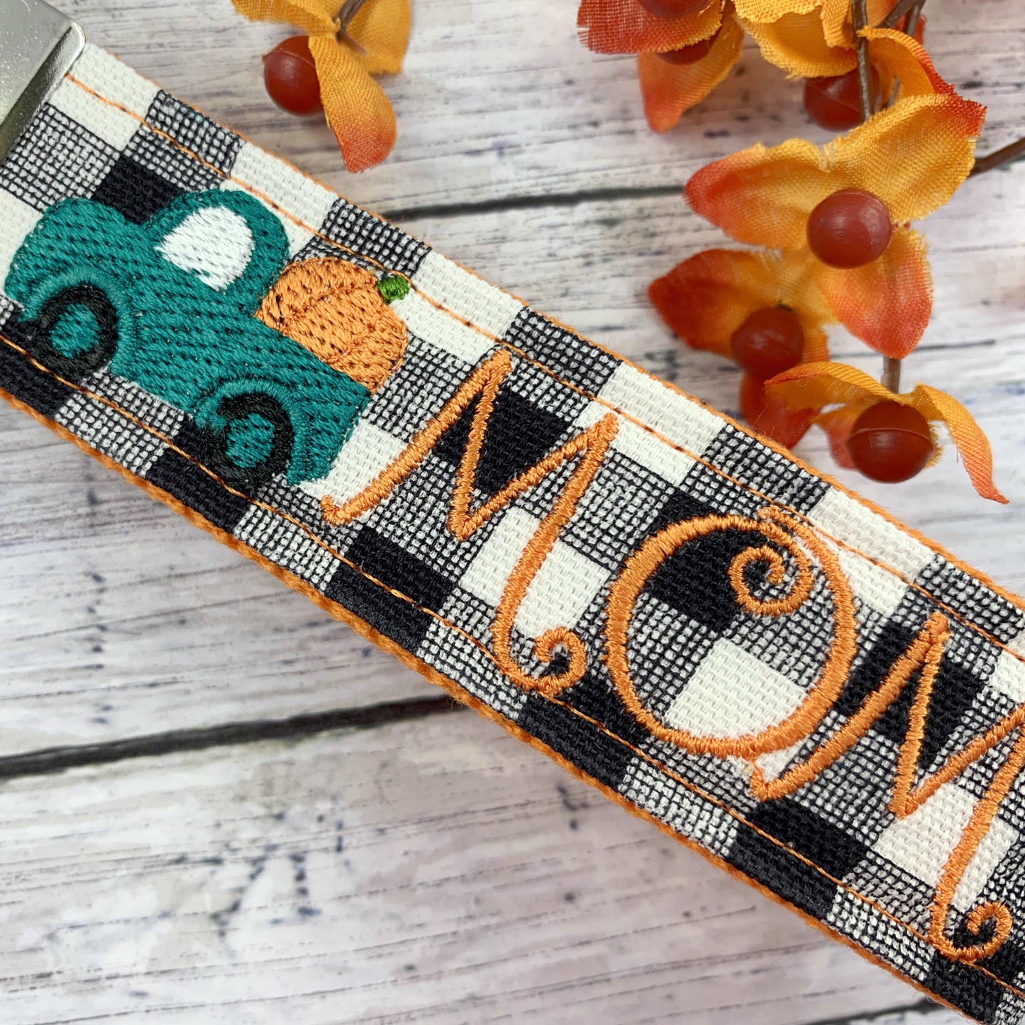Handmade Fall Keychain, Pumpkin Keychain, Mom Gift, Mom Birthday Gift, Autumn Mom, Autumn Gifts, New Mom Gift Basket, Fall Birthday
