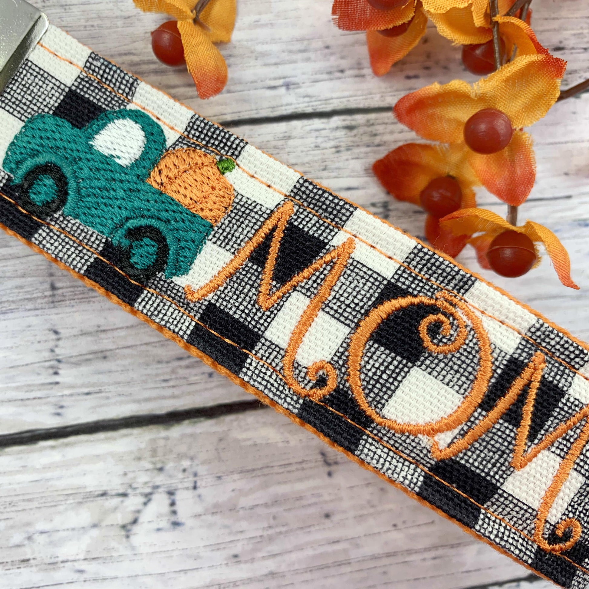 Handmade Fall Keychain, Pumpkin Keychain, Mom Gift, Mom Birthday Gift, Autumn Mom, Autumn Gifts, New Mom Gift Basket, Fall Birthday