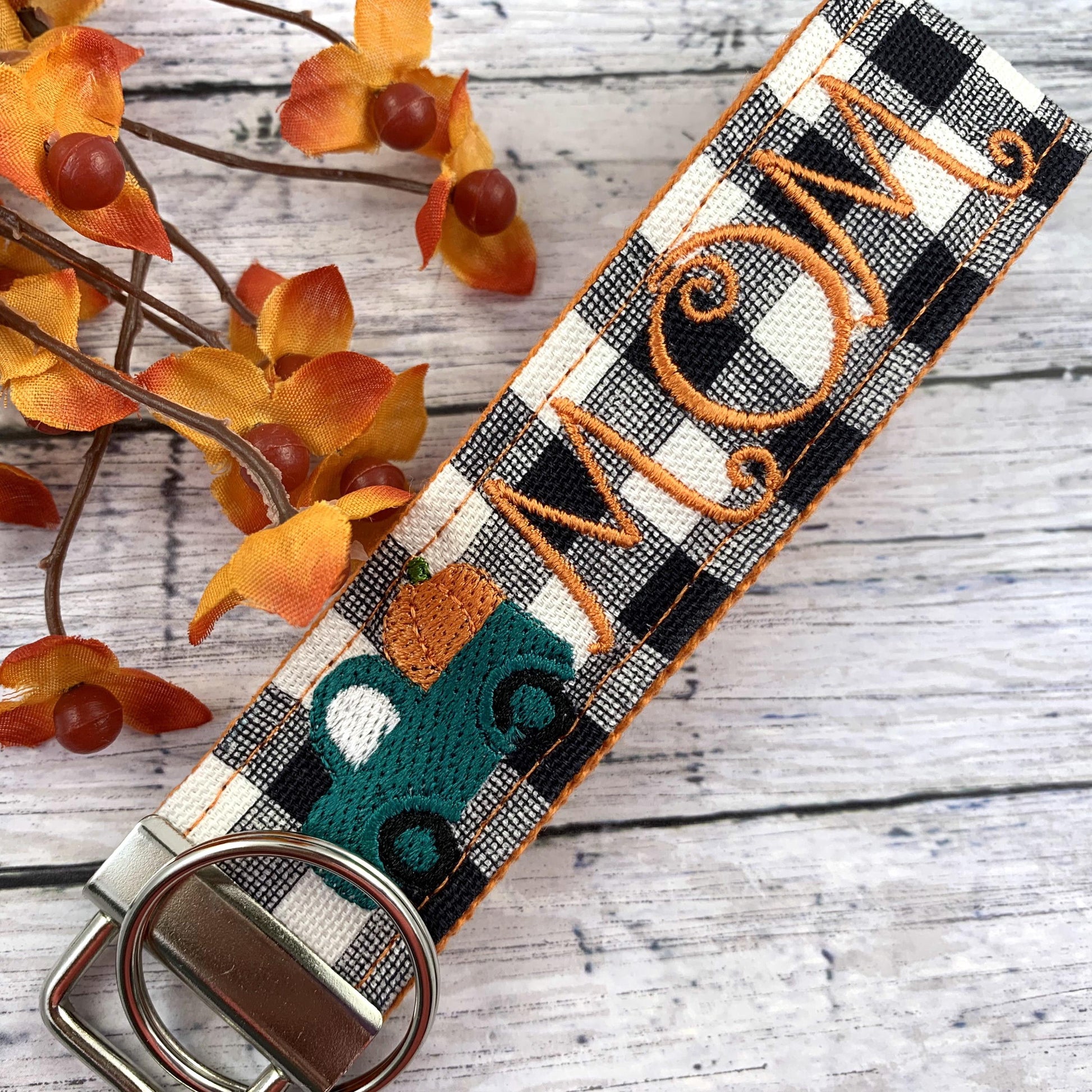 Handmade Fall Keychain, Pumpkin Keychain, Mom Gift, Mom Birthday Gift, Autumn Mom, Autumn Gifts, New Mom Gift Basket, Fall Birthday