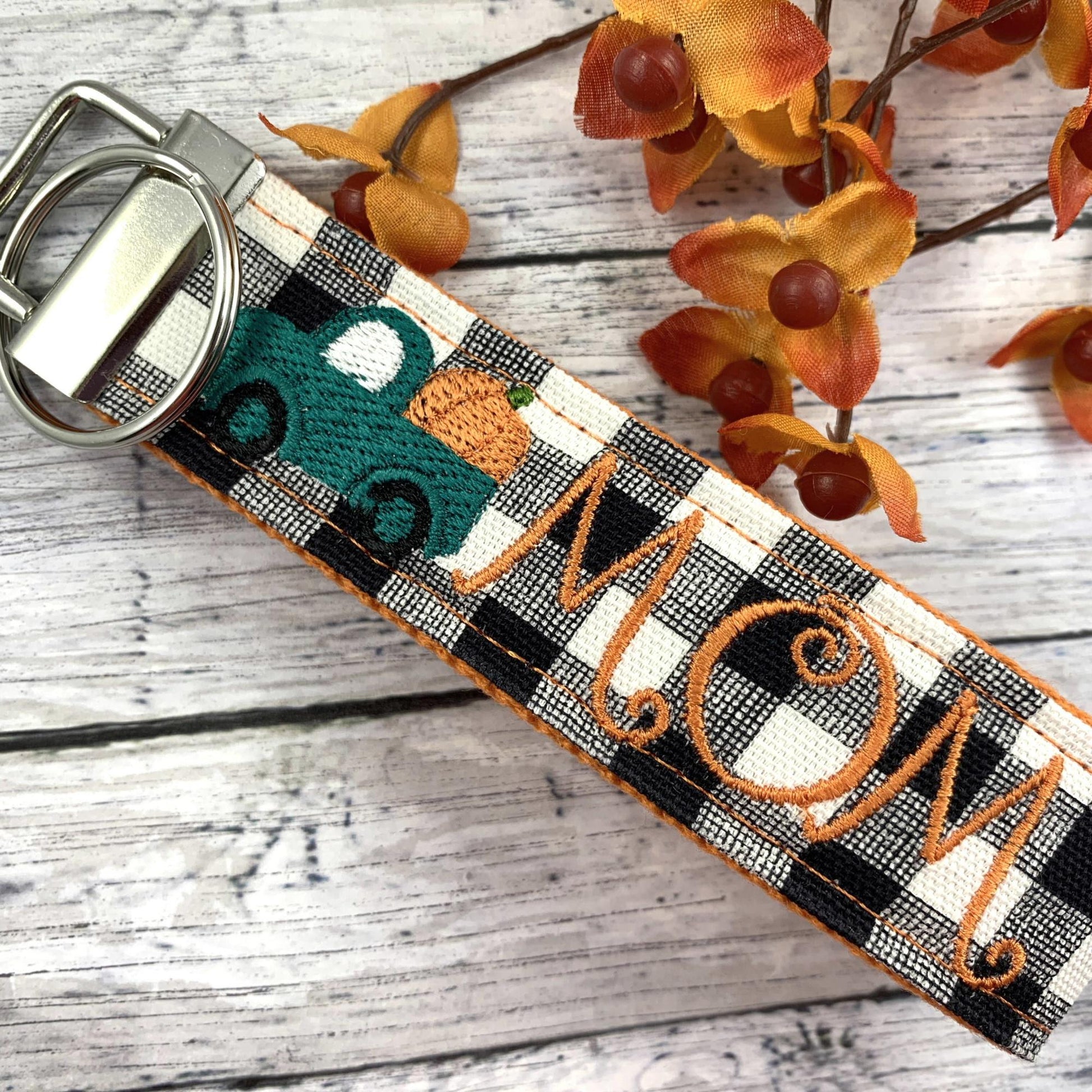 Handmade Fall Keychain, Pumpkin Keychain, Mom Gift, Mom Birthday Gift, Autumn Mom, Autumn Gifts, New Mom Gift Basket, Fall Birthday