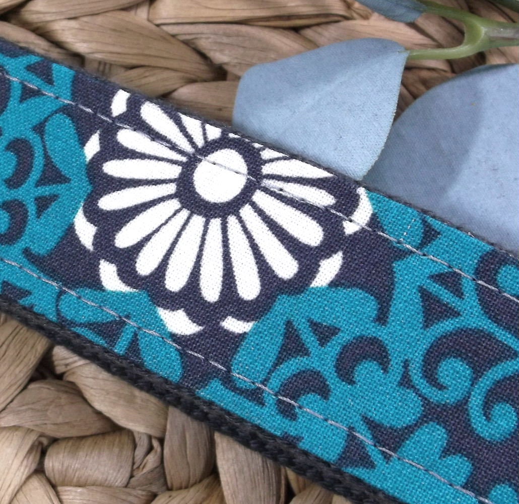 Handmade Floral Wristlet Keychain, College Graduation Gift for her, I Miss You Gift, Goodbye Gift