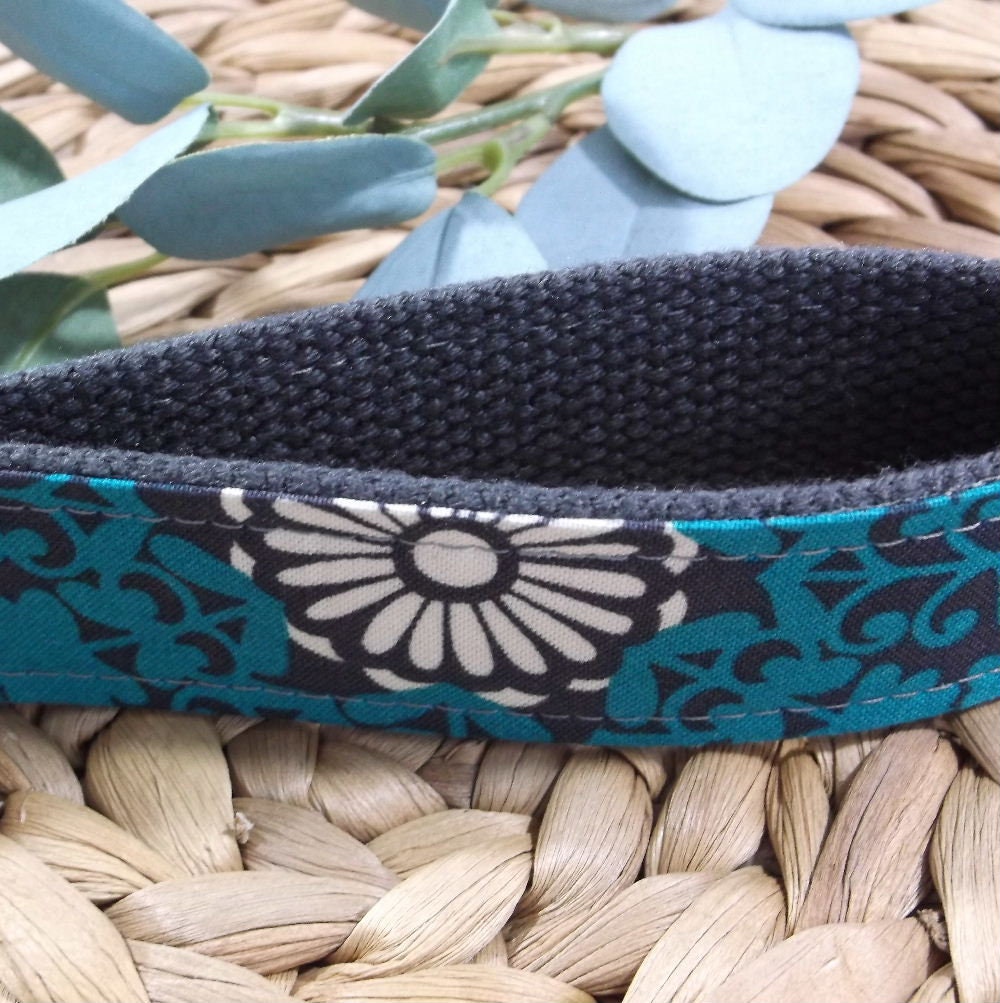 Handmade Floral Wristlet Keychain, College Graduation Gift for her, I Miss You Gift, Goodbye Gift