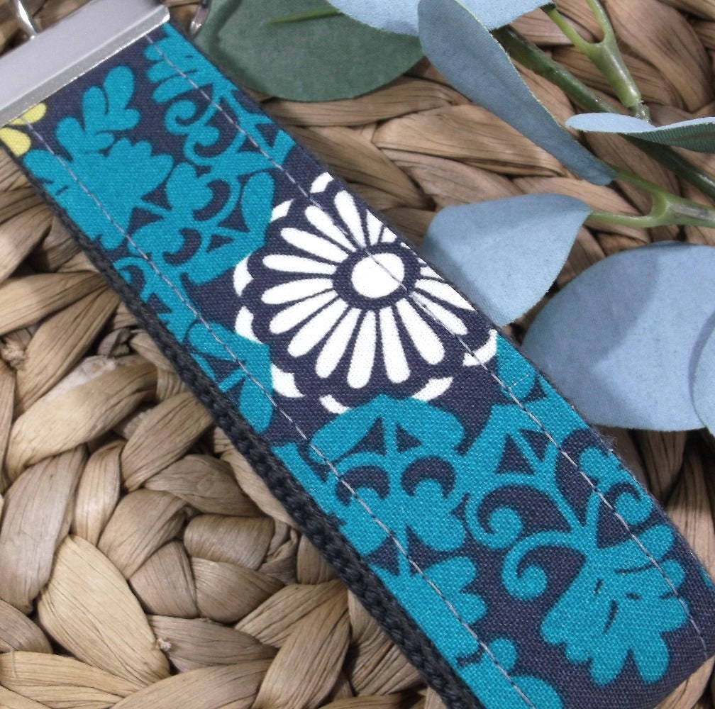 Handmade Floral Wristlet Keychain, College Graduation Gift for her, I Miss You Gift, Goodbye Gift