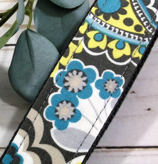 Handmade Floral Wristlet Keychain, College Graduation Gift for her, I Miss You Gift, Goodbye Gift