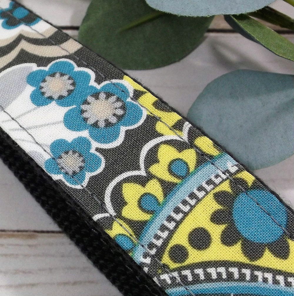 Handmade Floral Wristlet Keychain, College Graduation Gift for her, I Miss You Gift, Goodbye Gift