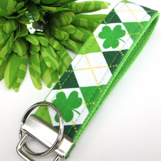 Shamrock Keychain, St. Patricks Day Gifts, Wristlet Keychain, Luck of the Irish, Four Leaf Clover Keychain, Irish Keychain, Wrist Keychain