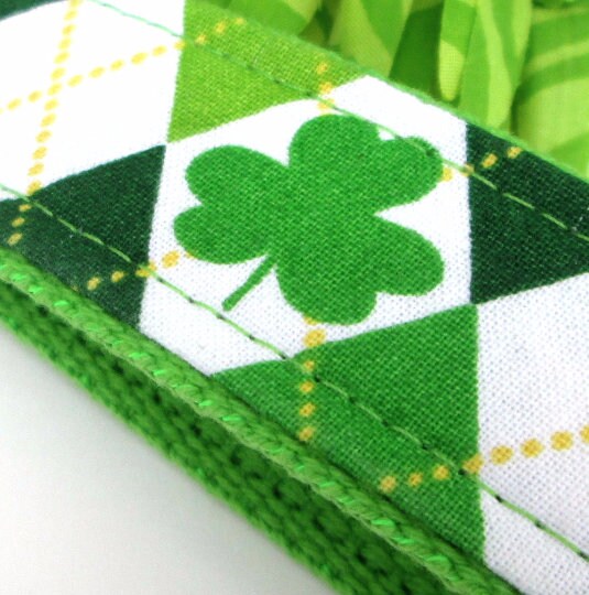 Shamrock Keychain, St. Patricks Day Gifts, Wristlet Keychain, Luck of the Irish, Four Leaf Clover Keychain, Irish Keychain, Wrist Keychain